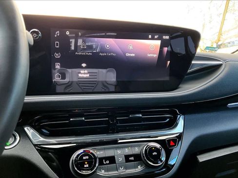 Used 2025 Buick Envista Sport Touring w/ Experience Buick Package image 33