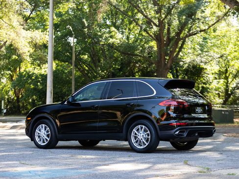 Used 2016 Porsche Cayenne AWD/4WD image 12