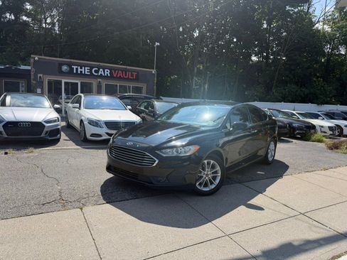 Used 2019 Ford Fusion SE FWD image 1