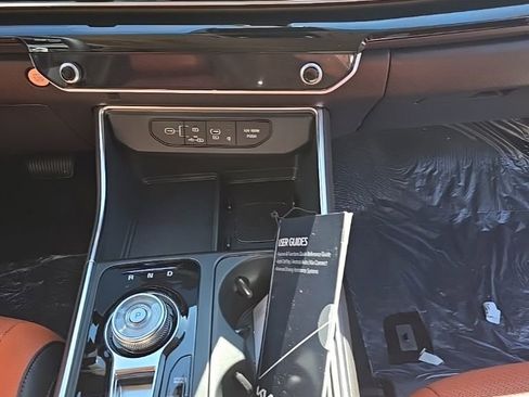 New 2025 Kia Carnival SX Prestige FWD image 9