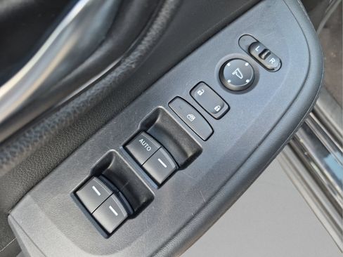 Used 2023 Honda HR-V LX image 16