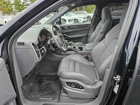 Used 2023 Porsche Cayenne GTS image 20