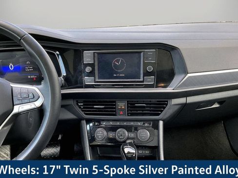 Used 2024 Volkswagen Jetta SE FWD image 15