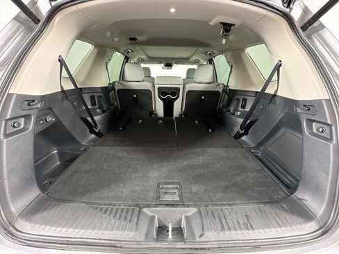 Certified 2025 Honda Pilot Touring image 36