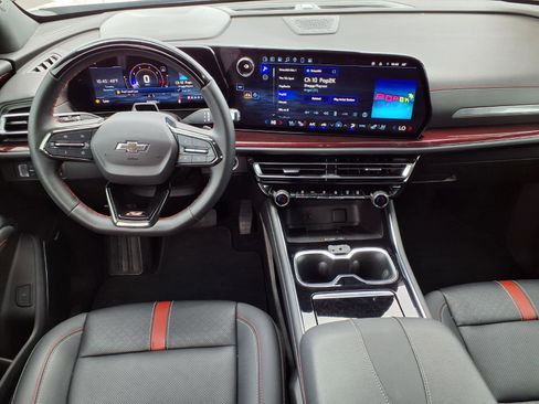 Used 2024 Chevrolet Traverse RS image 32