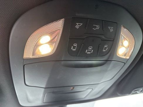 Used 2024 Chrysler Pacifica Touring image 29