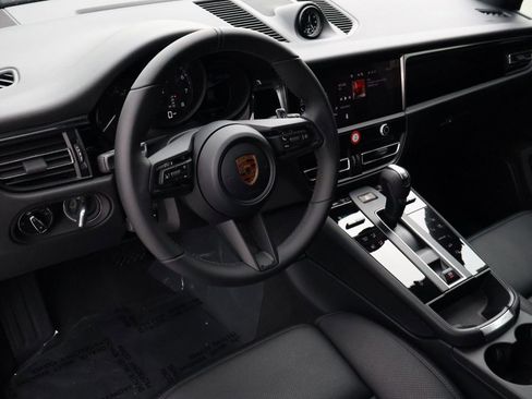 New 2026 Porsche Macan image 4