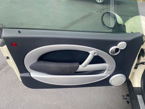 Used 2005 MINI Cooper Hardtop FWD image 9