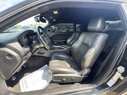 Used 2015 Dodge Challenger SXT RWD image 12