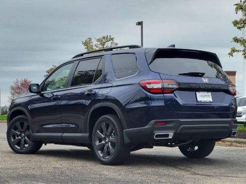 Used 2025 Honda Pilot Sport image 28
