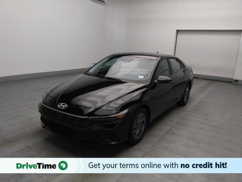 Used 2024 Hyundai Elantra SEL image 1