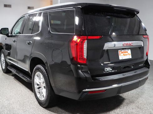 Used 2024 GMC Yukon SLT w/ SLT Premium Package AWD/4WD image 9