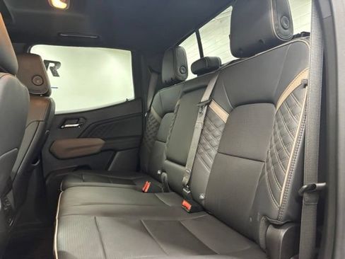 Used 2024 GMC Canyon Denali AWD/4WD image 9