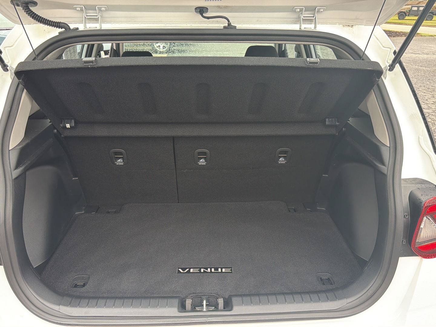 Used 2021 Hyundai Venue SEL w/ Premium Package FWD image 12