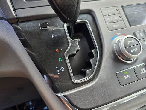 Used 2019 Toyota Sienna LE image 36