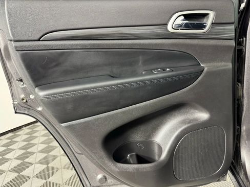 Used 2021 Jeep Grand Cherokee Laredo image 41