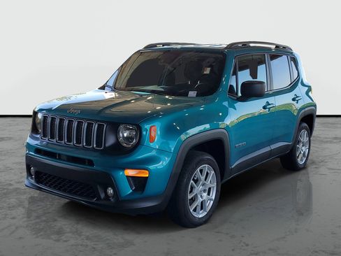 Used 2022 Jeep Renegade Latitude w/ Convenience Group AWD/4WD image 4