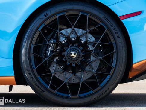 Used 2021 Lamborghini Huracan STO RWD image 9