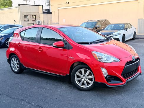 Used 2017 Toyota Prius C One image 6