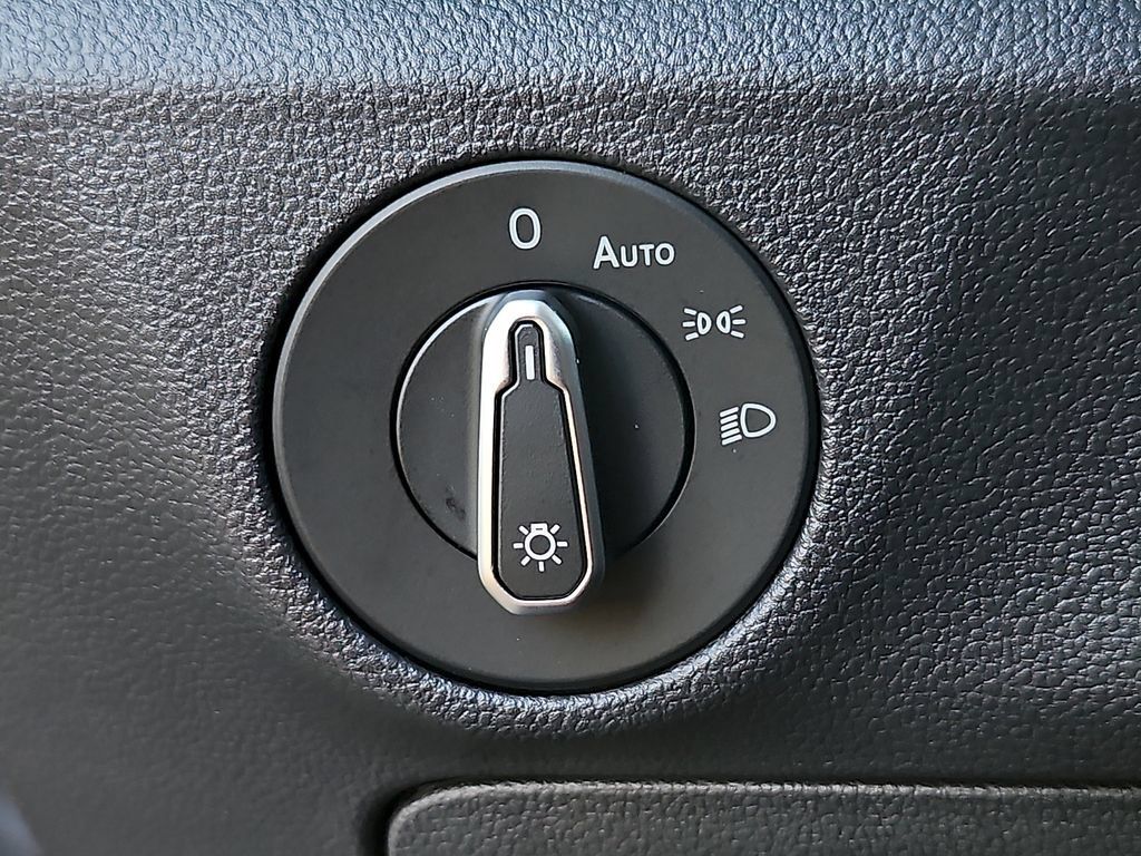 Certified 2025 Volkswagen Jetta SEL FWD image 25
