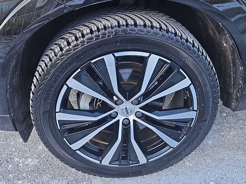 Used 2024 Volvo XC60 B5 Plus w/ Protection Package Premier image 4
