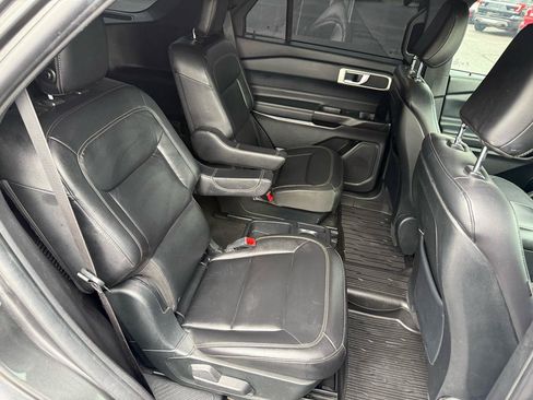 Used 2020 Ford Explorer XLT w/ Equipment Group 202A RWD image 18