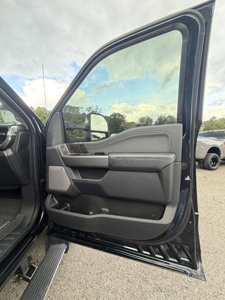 Used 2025 Ford F450 Lariat w/ Lariat Ultimate Package AWD/4WD image 29