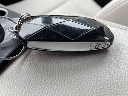 Used 2025 Genesis G70 2.5T image 28