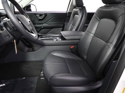 New 2026 Lincoln Aviator AWD image 13