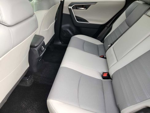 Used 2019 Toyota RAV4 Limited image 31