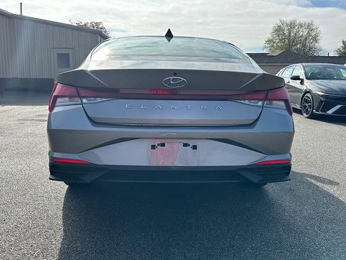 Used 2023 Hyundai Elantra SEL w/ Cargo Package image 7
