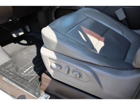 Used 2020 Chevrolet Silverado 2500 LTZ w/ LTZ Premium Package image 18