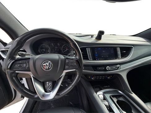 Used 2022 Buick Enclave Essence FWD image 22