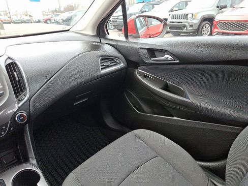 Used 2017 Chevrolet Cruze LT w/ Convenience Package image 16