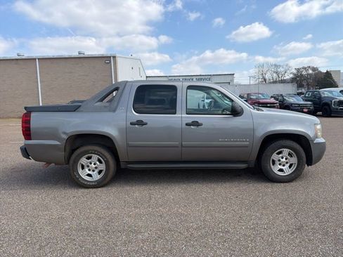 Used 2008 Chevrolet Avalanche LS image 2