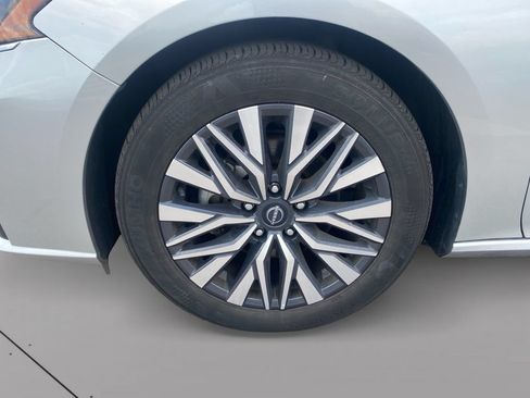 Used 2024 Nissan Altima 2.5 SV w/ SV Premium Package FWD image 27