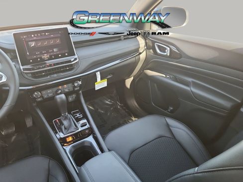 New 2026 Jeep Compass Latitude image 9