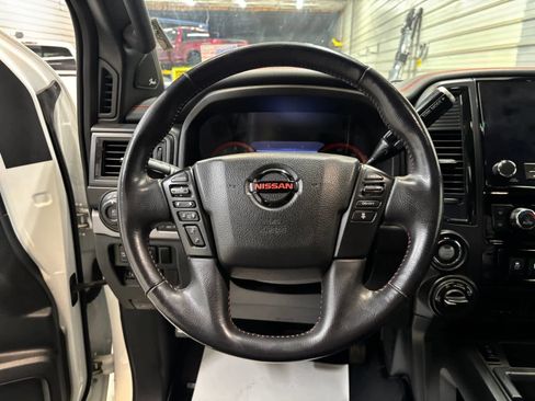 Used 2021 Nissan Titan PRO-4X w/ Pro-4x Convenience Package AWD/4WD image 14