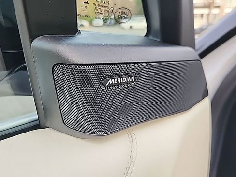 Used 2025 Land Rover Range Rover Long Wheelbase SE image 7