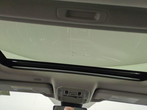 Used 2020 Toyota Highlander XLE image 22