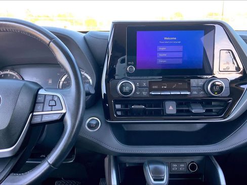 Certified 2024 Toyota Highlander LE image 7