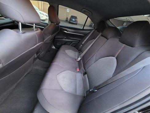 Used 2018 Toyota Camry LE FWD image 12