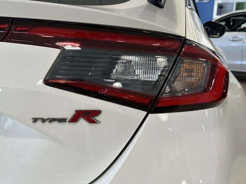 Used 2023 Honda Civic Type R image 9