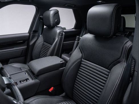 New 2025 Land Rover Discovery S image 15