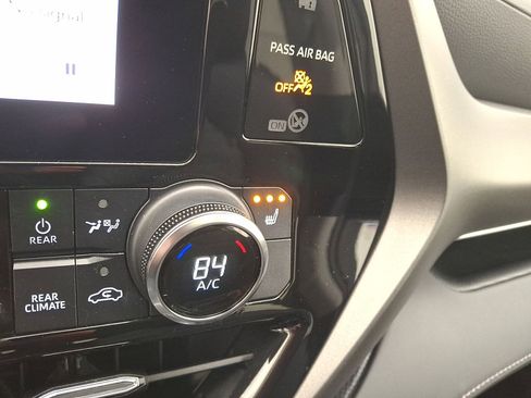 Certified 2023 Toyota Highlander XLE image 19