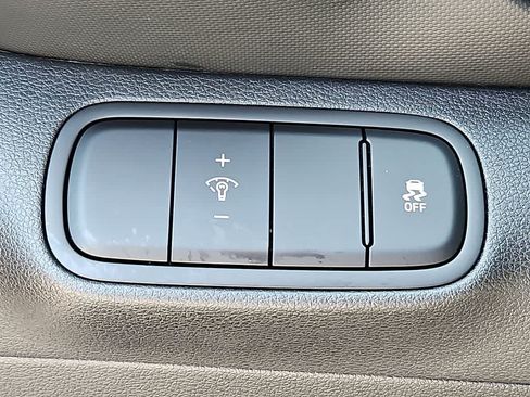 Used 2025 Hyundai Venue SE FWD image 22
