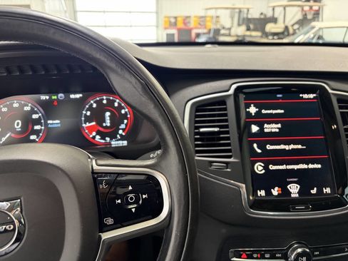 Used 2020 Volvo XC90 T5 Momentum image 11