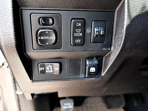 Used 2014 Toyota Tundra SR5 w/ SR5 Upgrade Package RWD image 19