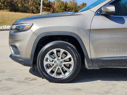 Used 2019 Jeep Cherokee Latitude Plus image 10