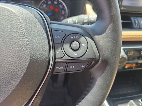 Used 2021 Toyota RAV4 XLE Premium AWD/4WD image 31